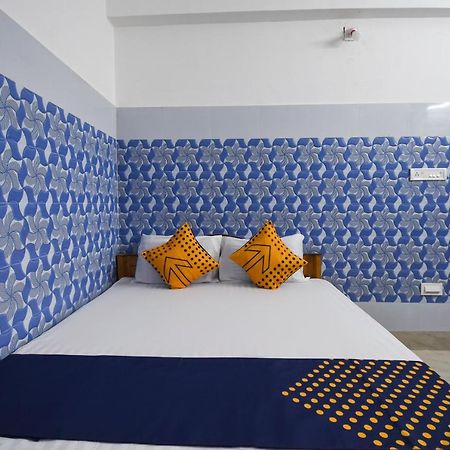 Hôtel Oyo 73902 Vyttila Residency à Kochi Extérieur photo