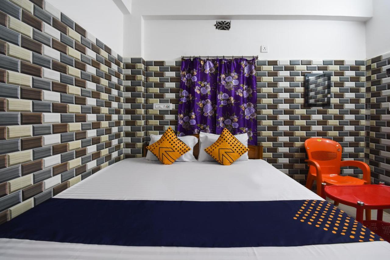 Hôtel Oyo 73902 Vyttila Residency à Kochi Extérieur photo