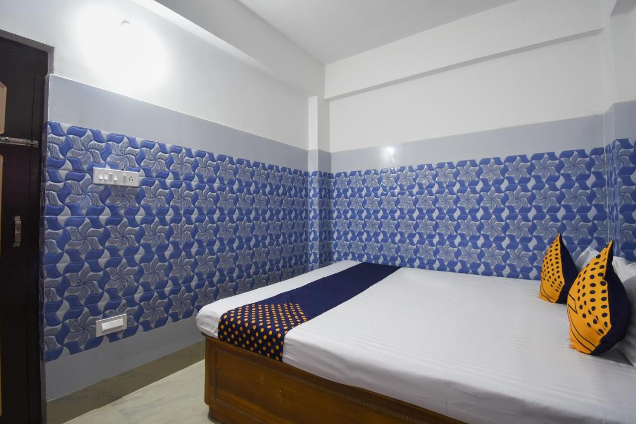 Hôtel Oyo 73902 Vyttila Residency à Kochi Extérieur photo
