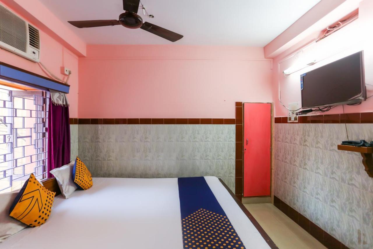 Hôtel Oyo 73902 Vyttila Residency à Kochi Extérieur photo